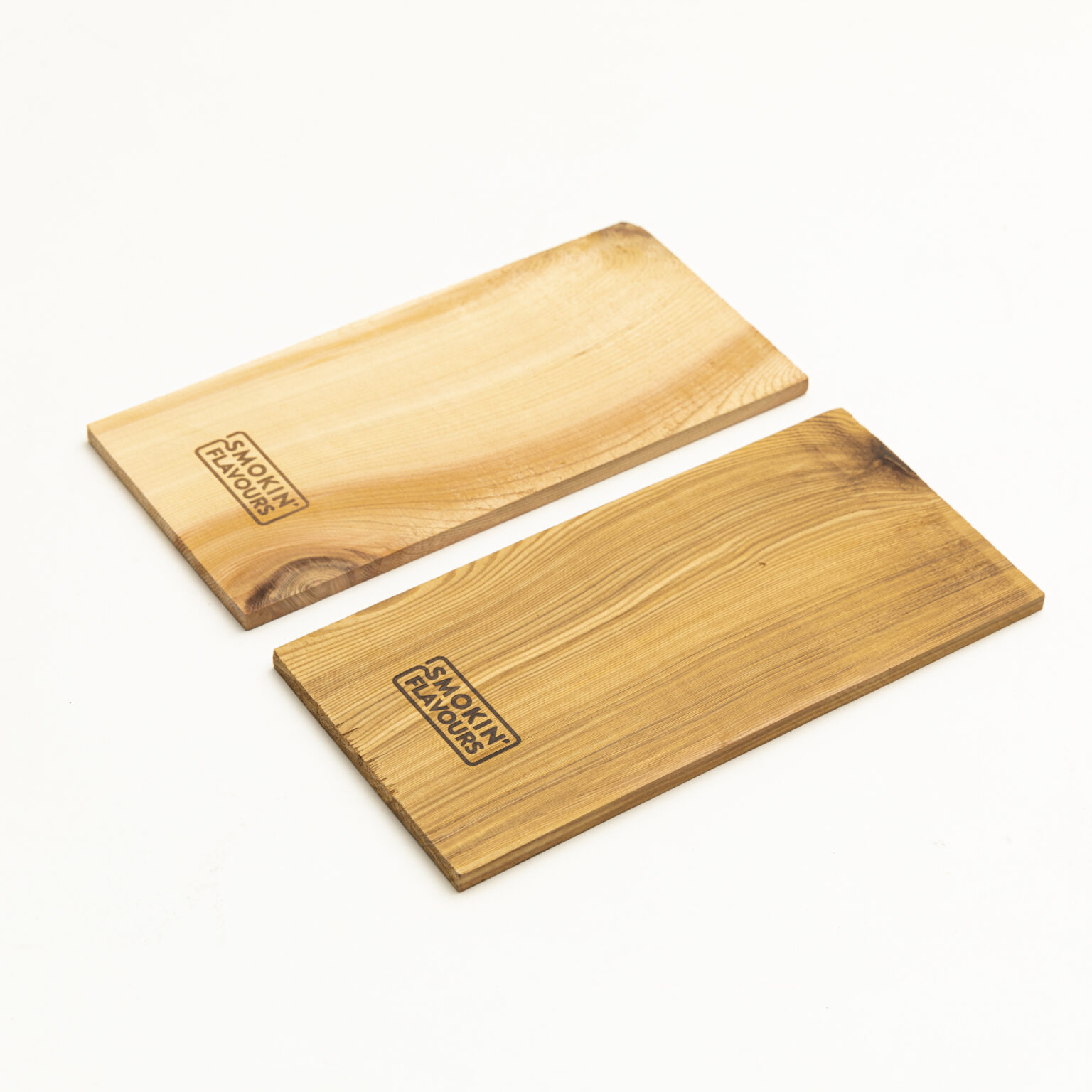Smoking-Flavours- cederhouten-plank-rookplank-pose3
