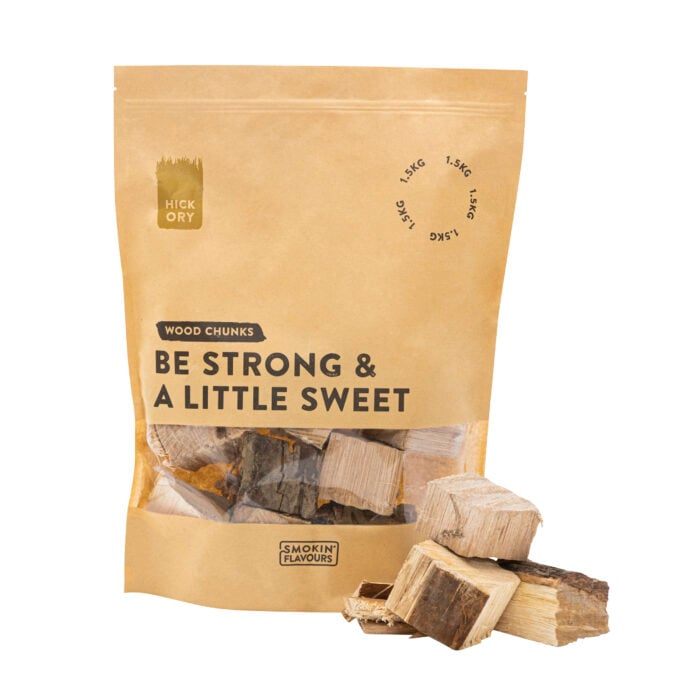 Smoking-Flavours-hickory-chunks-1.5kg-pose