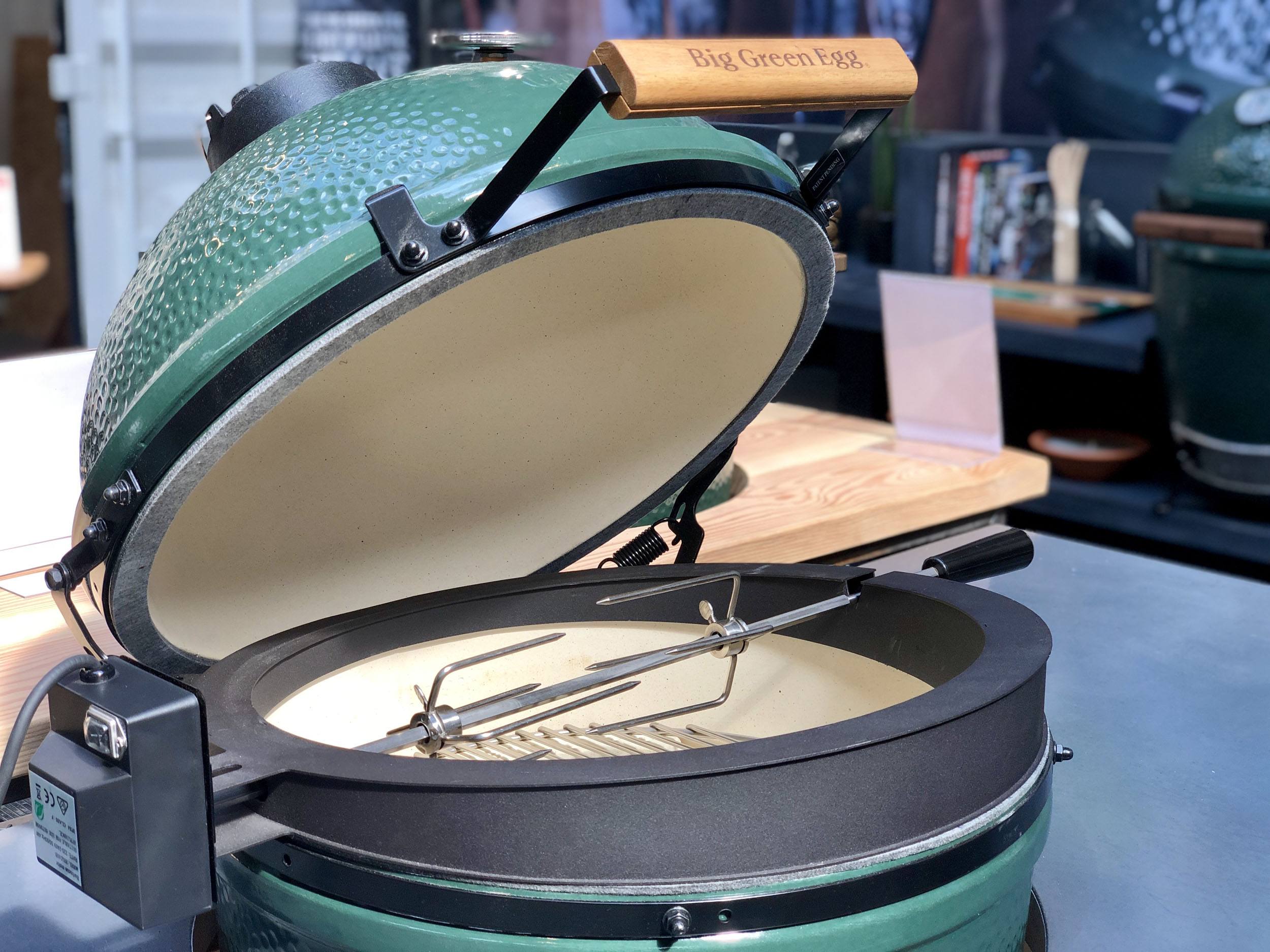 spit on fire bbq lady large big green egg 2