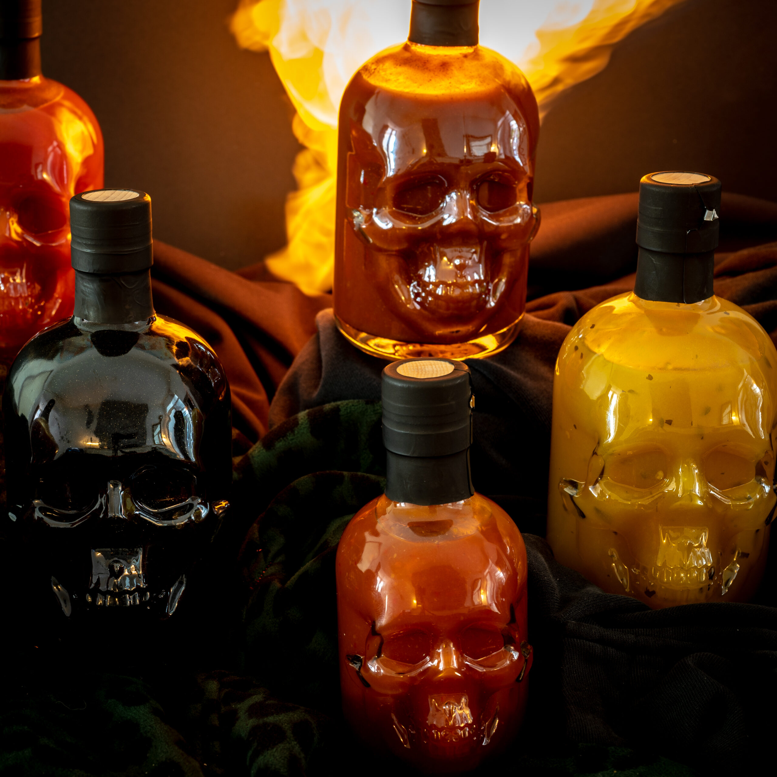 Black-gold-skull-bottle-saus.guru