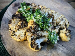 Bloemkool steaks met zeer pittige chimichurri van de kamado bbq recept