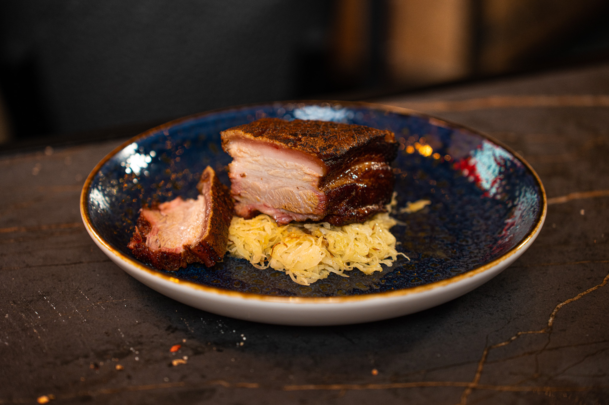 Low-en-slow-buikspek-met-zuurkool