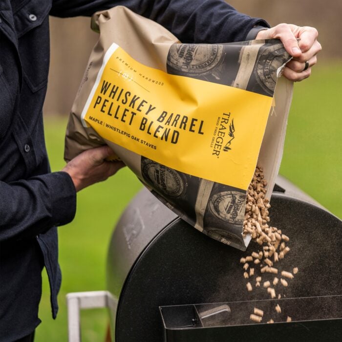 Traeger pellets Whiskey Barrel Pellet Blend_Lifestyle_003_WS