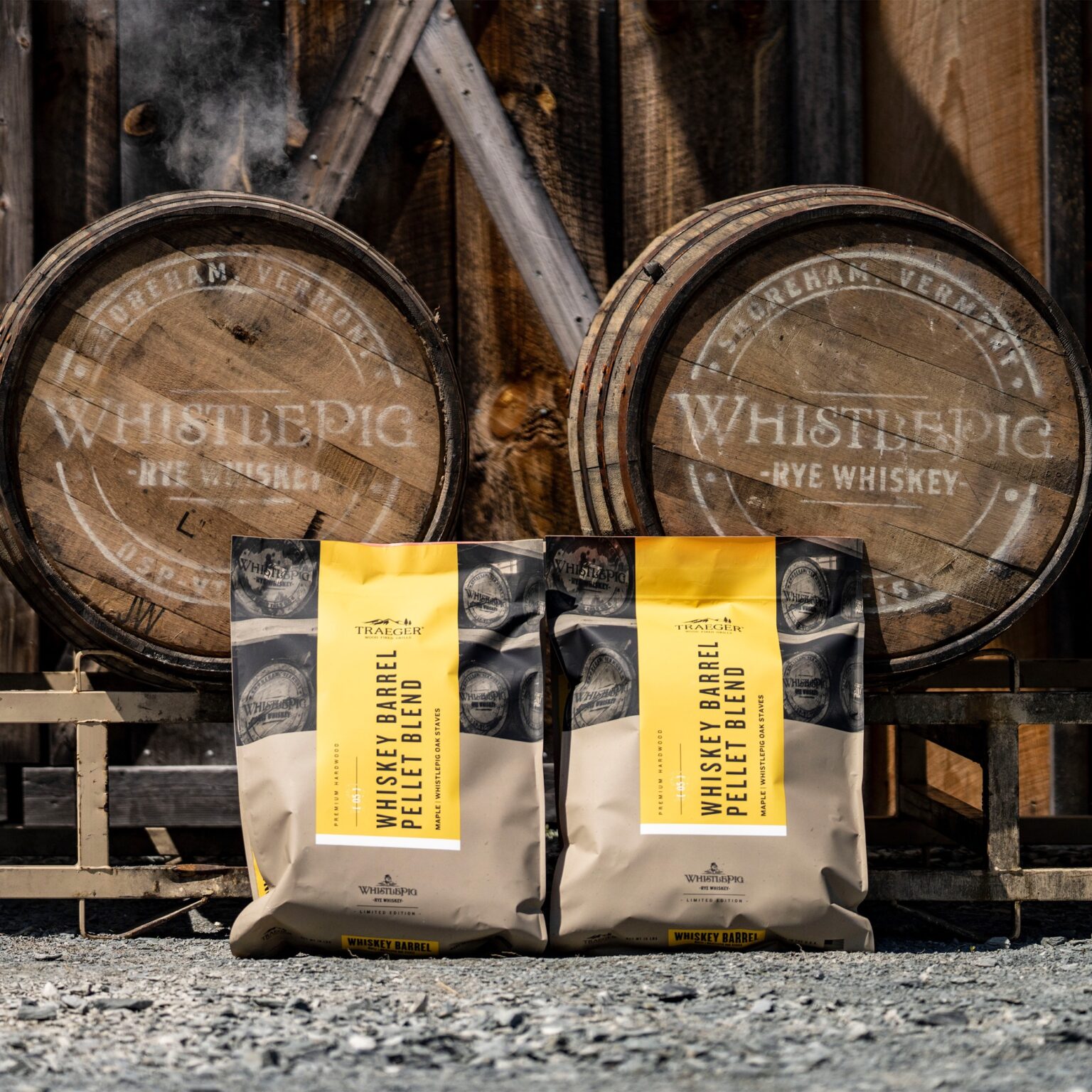 Traeger pellets Whiskey Barrel Pellet Blend_Lifestyle_012_WS