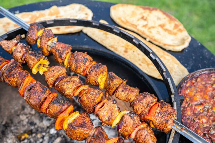 Shaslicks-op-flatbread-recept-zigeuner-saus