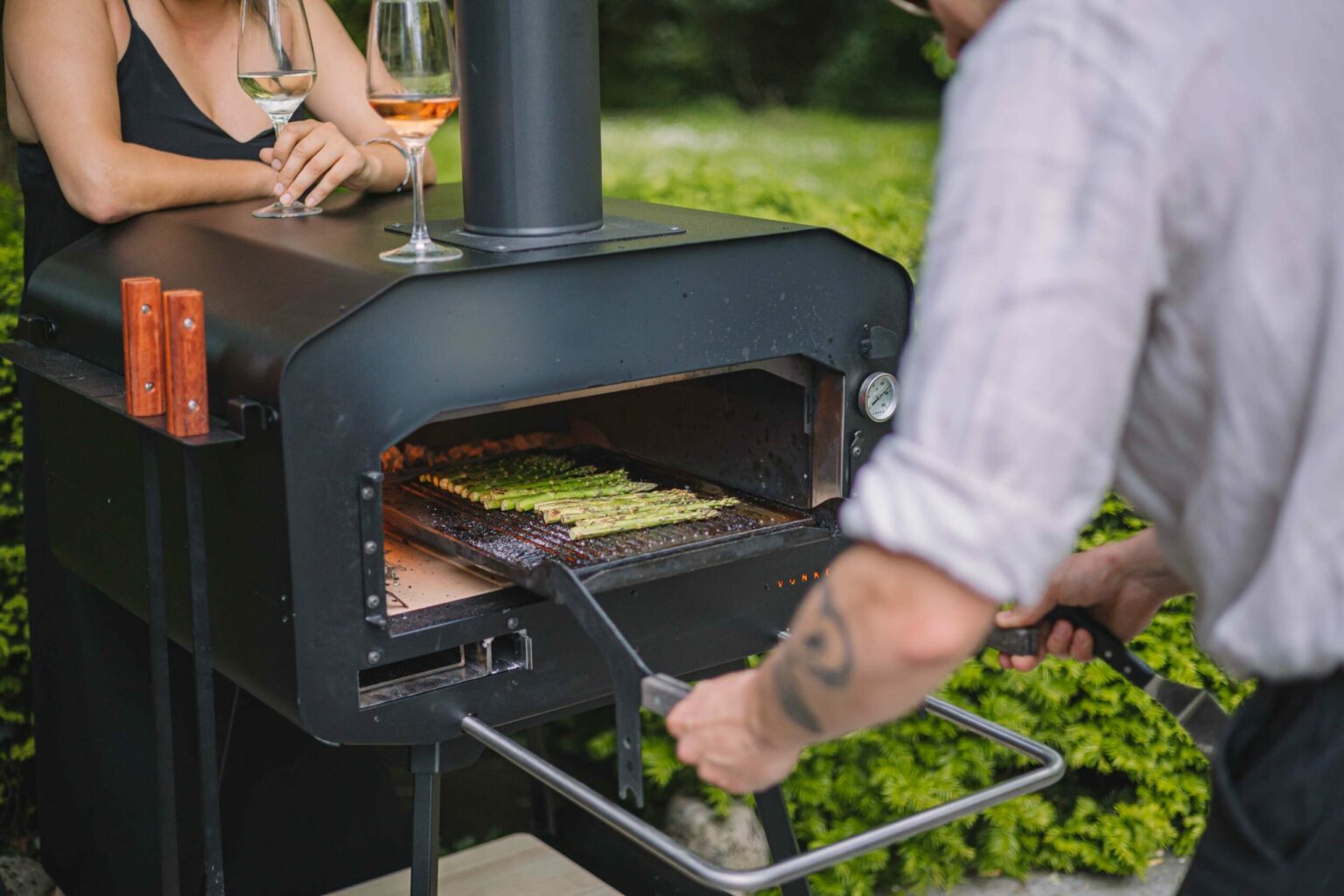 Grill-and-roast-tool-vonken-houtoven-sfeer-1
